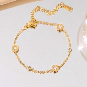 Elegant Gold Bracelet with Crystal Accents